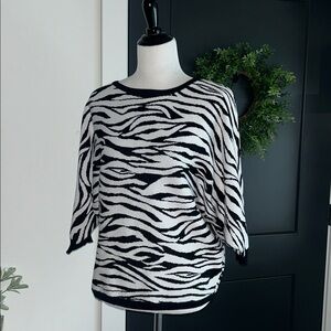 Cable & Gauge M loose fit half sleeve black white Zebra Print Sweater